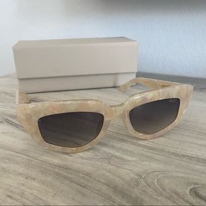 DEZI ON READ SUNGLASSES